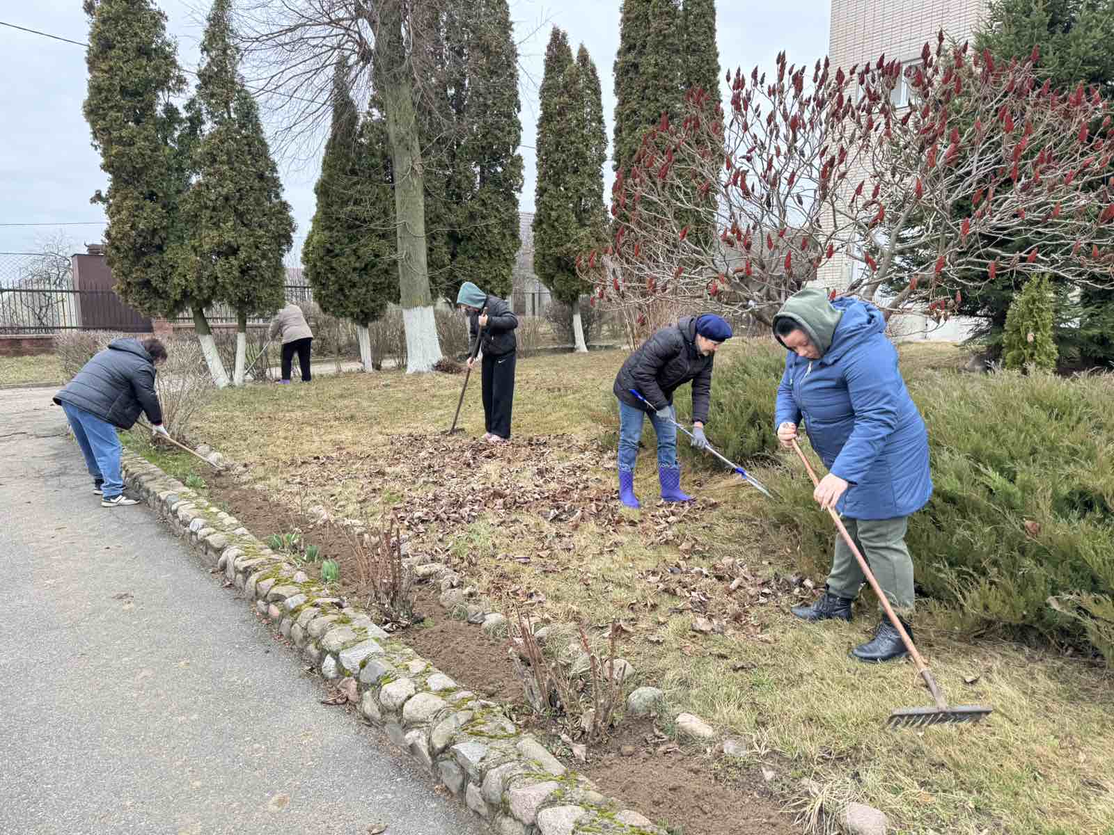 Труд - на благо. В Большеберестовицкой средней школе провели акцию "Чистый двор"