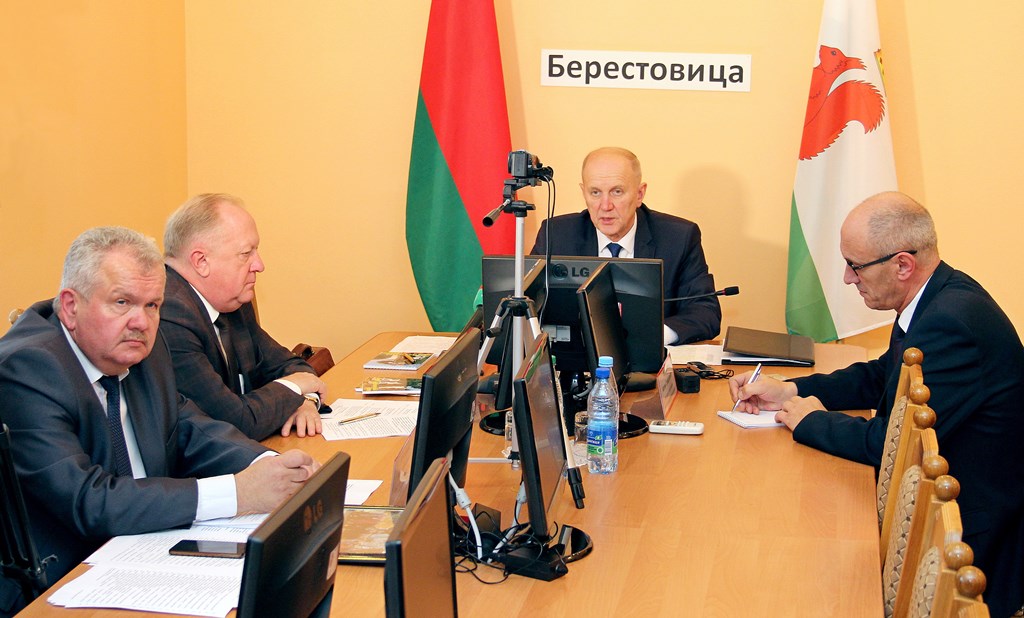 Председатель Гродненского облисполкома Владимир Кравцов провел в Берестовице пресс-конференцию для журналистов области