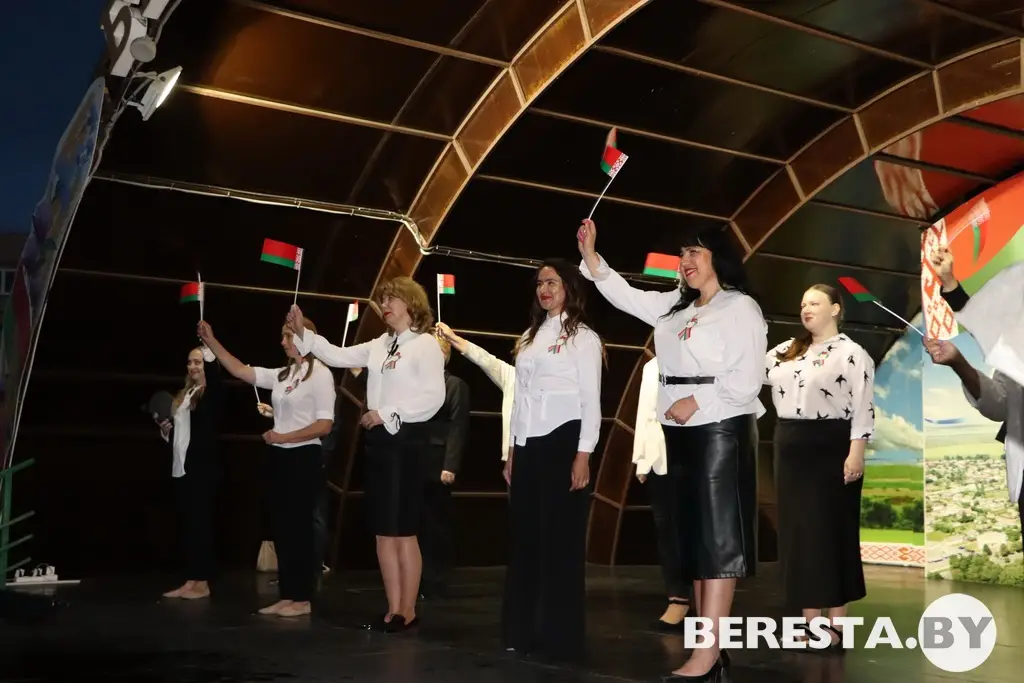 Берестовичане присоединились к акции «Споем Гимн вместе!»