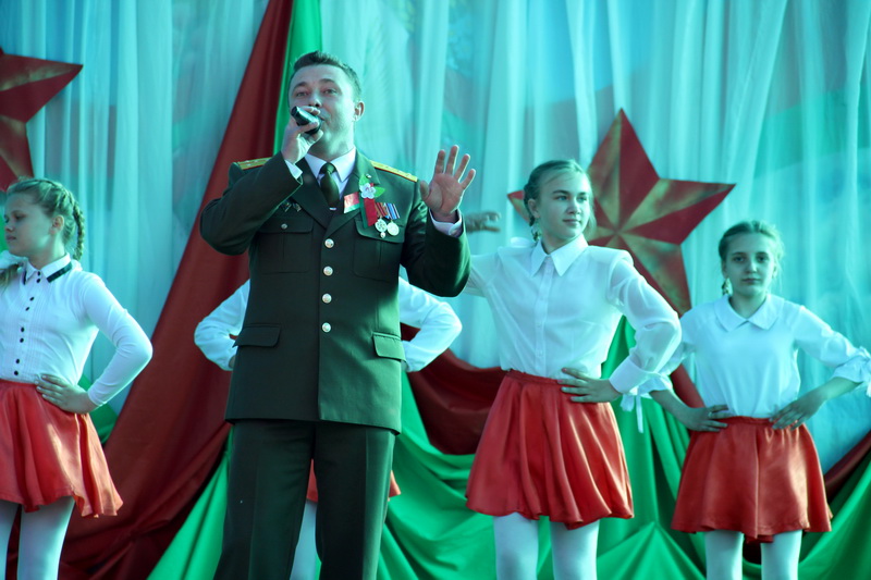 Праздничный концерт, посвященный Дню Победы, состоялся на сцене летнего амфитеатра в Большой Берестовице (+видео)