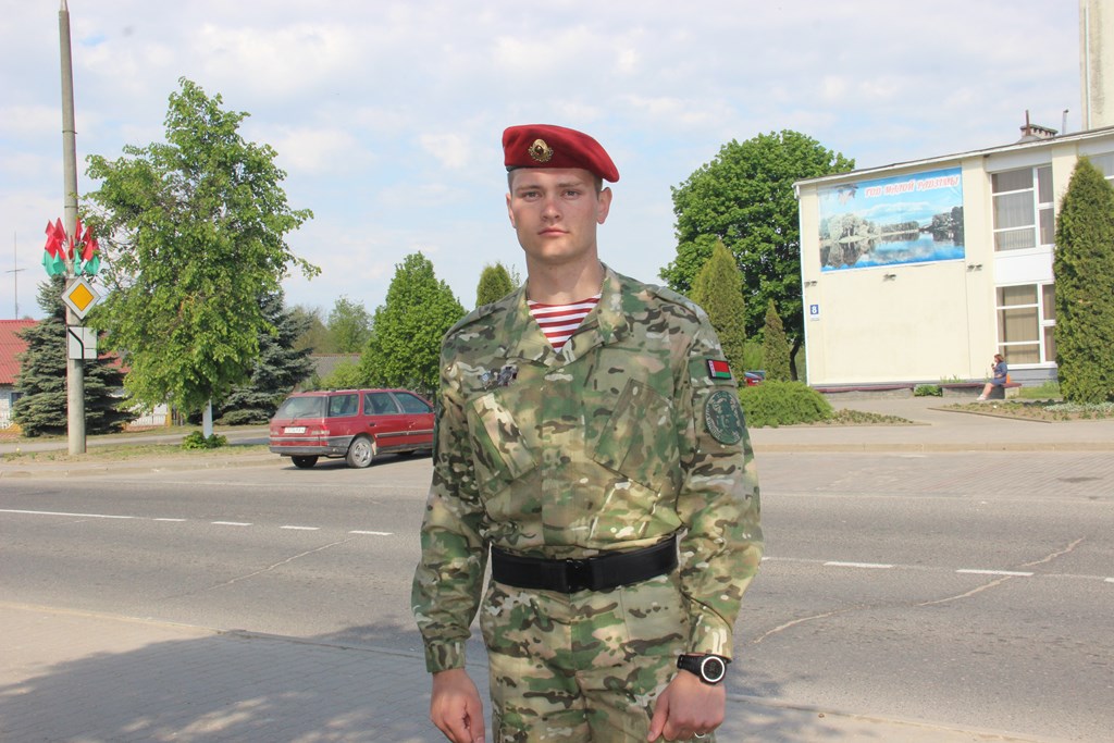 Краповый берет – знак лучших. Берестовичанин Валерий Добренко завоевал заветный убор спецназовцев