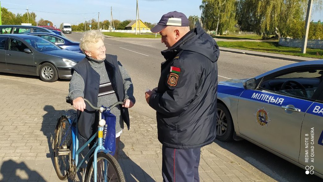 «Световозвращатель спасает жизнь». Сотрудники ГАИ провели профилактическую акцию в Берестовицком районе