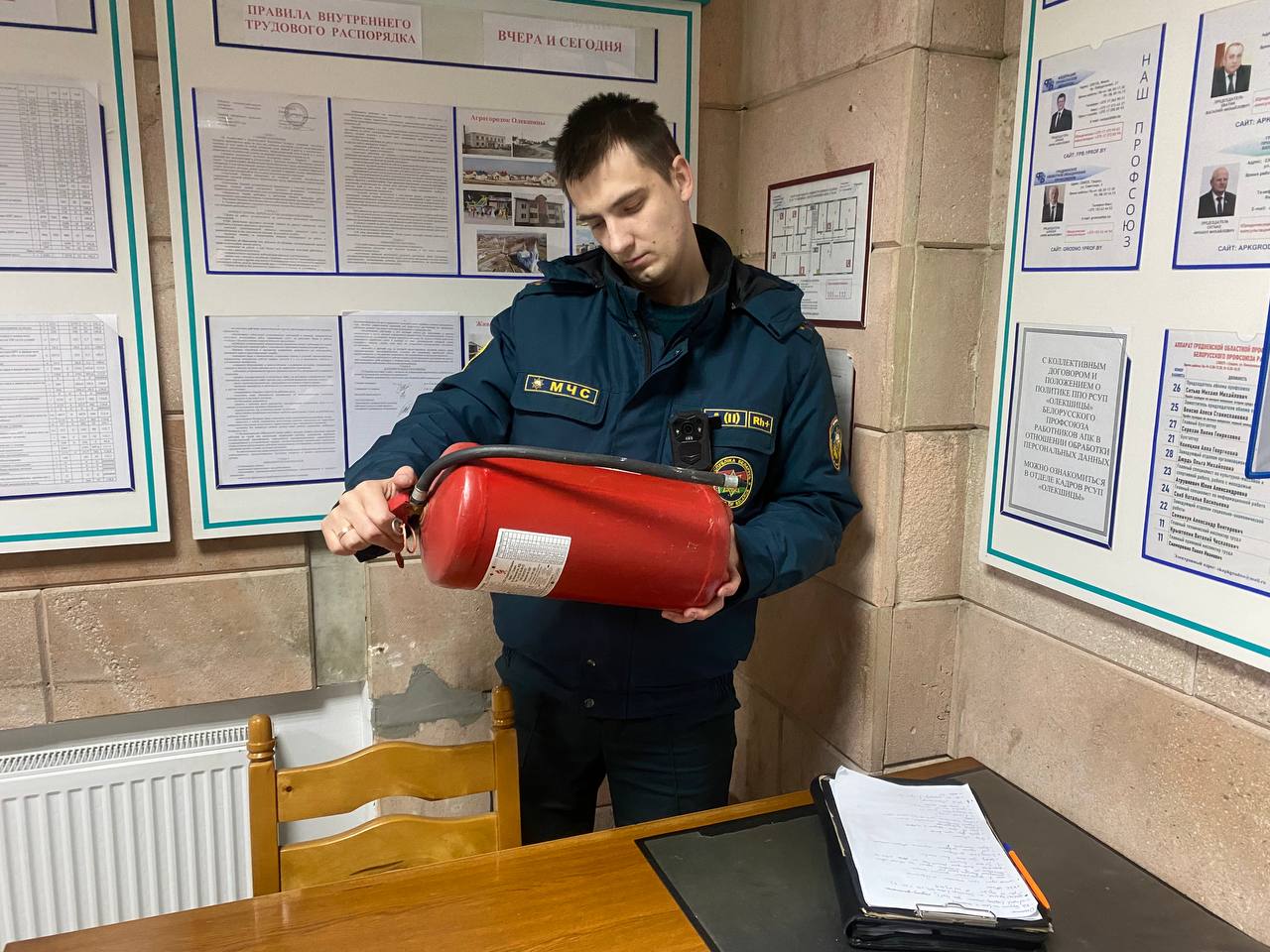 На страже безопасности. Работники Берестовицкого РОЧС проверили КСУП "Олекшицы"