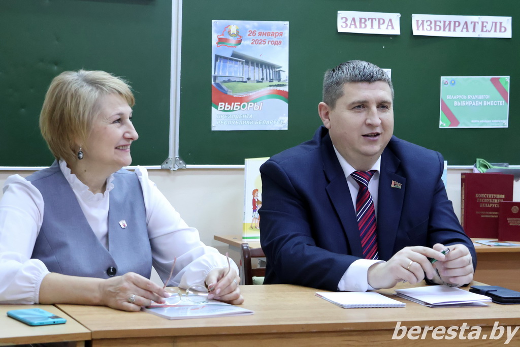 «Сегодня ученик – завтра избиратель». Председатель Берестовицкого райисполкома Дмитрий Кадргулов побеседовал с олекшицкими старшеклассниками о выборах