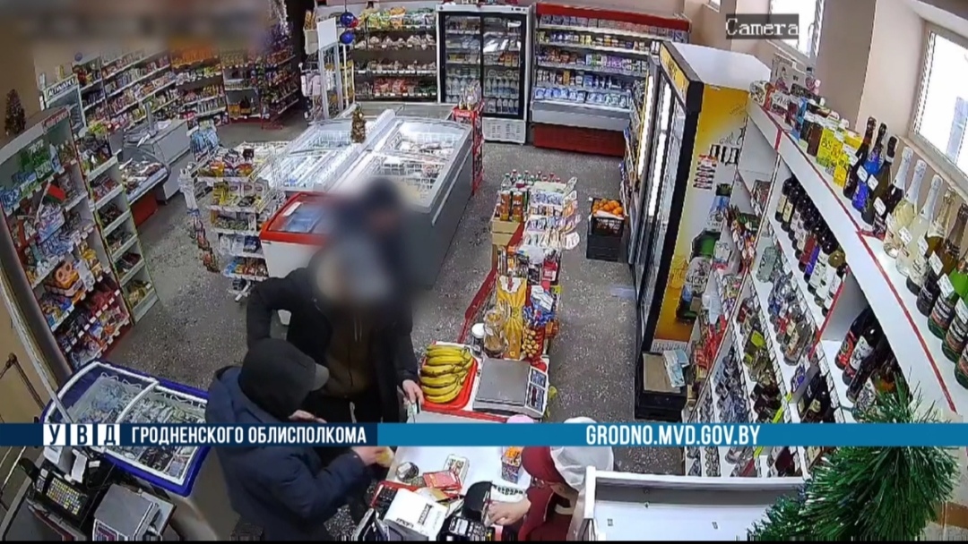 Щедрость за чужой счет: в Волковыске мужчина опустошил карту пенсионерки