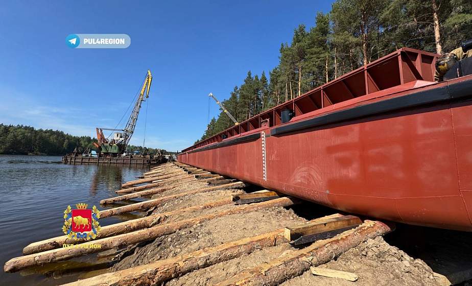 Новую модернизированную баржу для речного пароходства спустили на реке Неман
