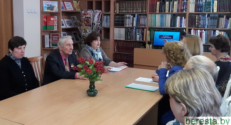 У Бераставіцкай раённай бібліятэцы адбыўся круглы стол “На шляху яднання”