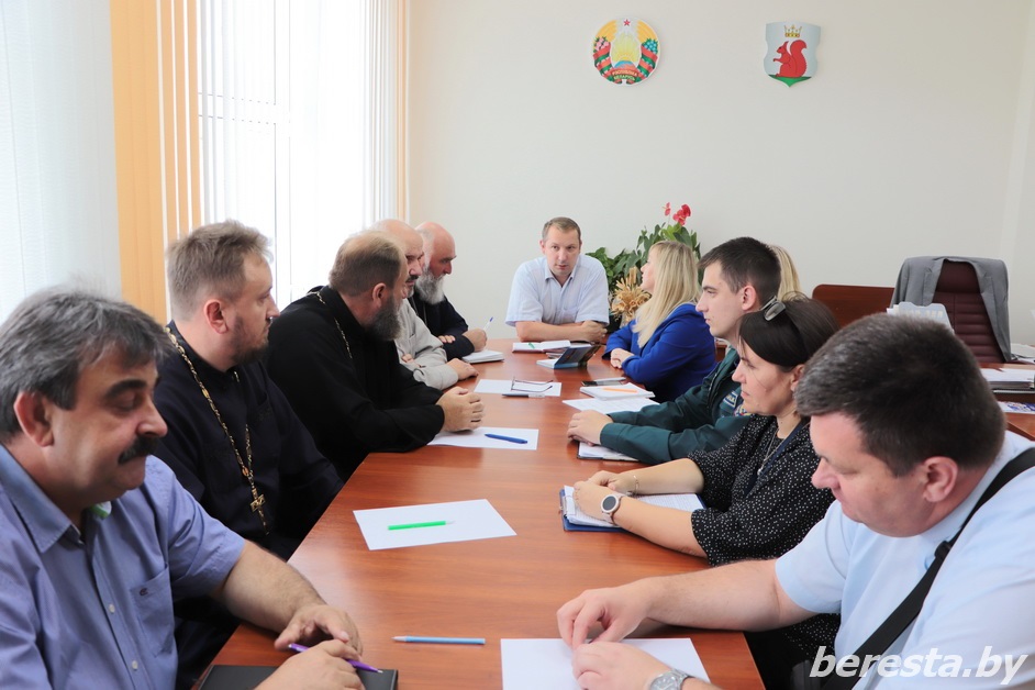 В Берестовицком райисполкоме состоялась встреча со священнослужителями