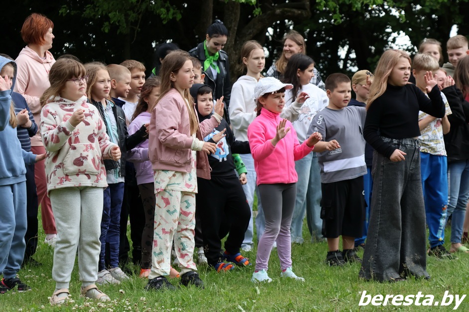 В детском оздоровительном лагере «Берестовицкий» торжественно открыли летний сезон