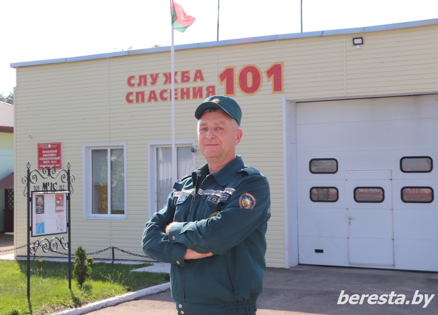 Почти 30 лет отдал пожарной службе Олег Телеш