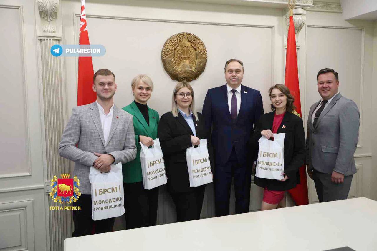 Владимир Караник наградил победителей конкурса на лучший лозунг и видеоролик о Гродненской области