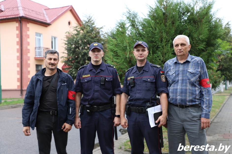 Сотрудники Берестовицкого РОВД провели профилактические мероприятия в Большой Берестовице