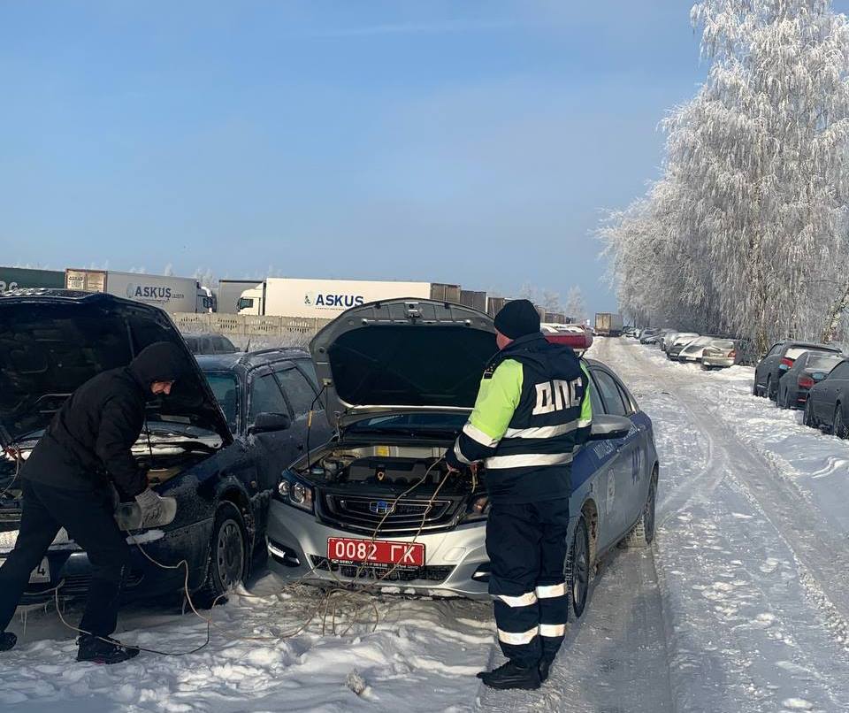 Сотрудники ГАИ пришли на помощь