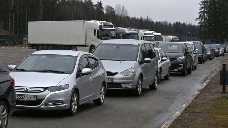 Около 800 транспортных средств ожидают въезда в Евросоюз