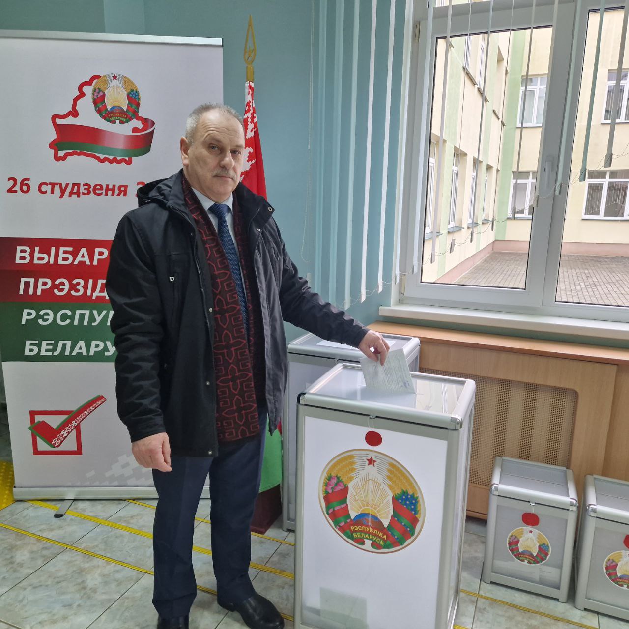 Председатель Берестовицкого районного Совета депутатов Павел Панкевич проголосовал на Макаровском участке для голосования