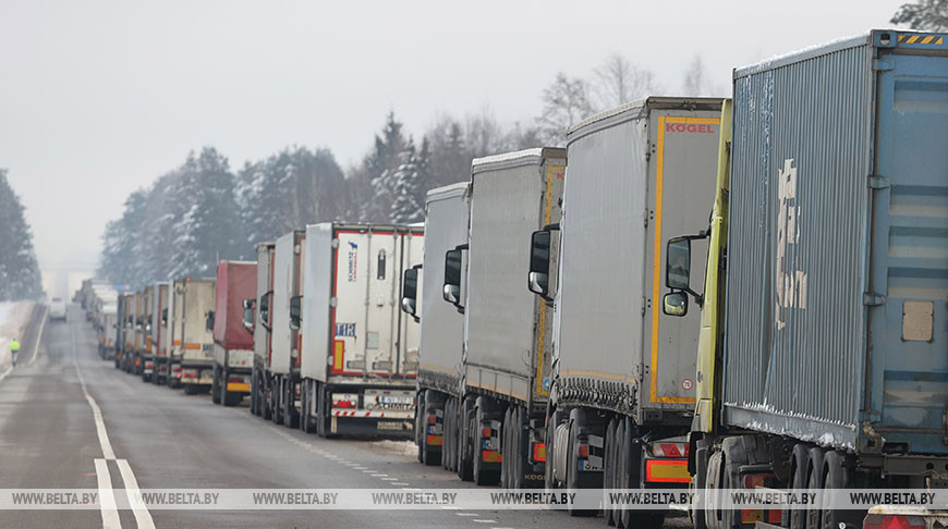 ГПК: всего 35% большегрузов оформили контролирующие службы Литвы и Польши за сутки