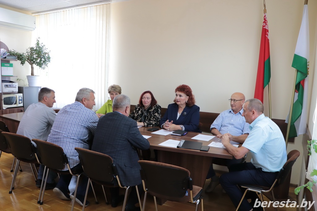 На заседании постоянной комиссии Берестовицкого райсовета депутатов по мандатам, законности, местному управлению и самоуправлению обсудили взаимодействие со СМИ