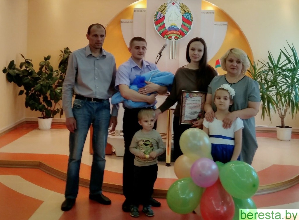 Глеб Туркулец - сотый ребенок, рожденный в этом году в Берестовицком районе