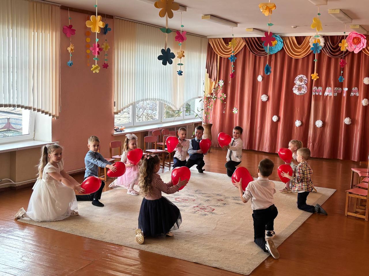 На Берестовитчине прошли утренники, посвященные Дню женщин