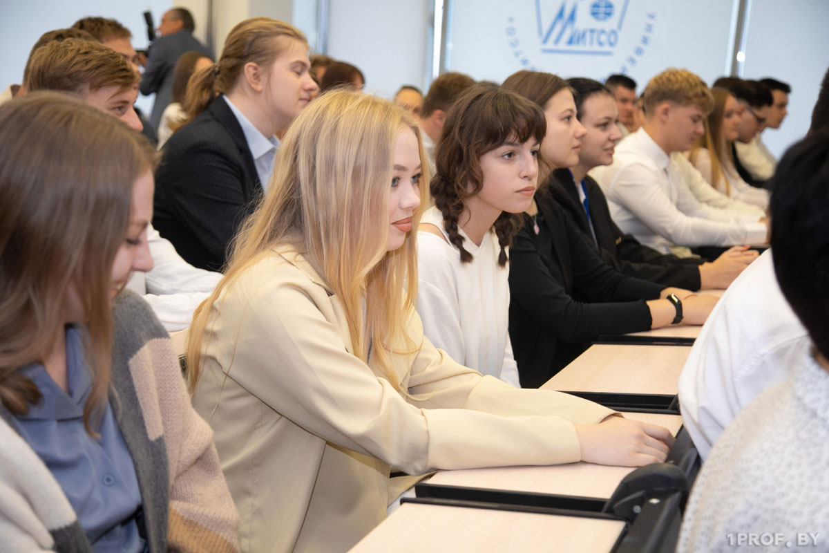 Стоимость обучения на платных отделениях вузов повышаться не будет
