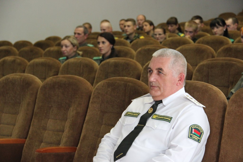 В Гродненской пограничной группе  чествовали увольняющегося  в запас контролера  ОПК «Берестовица» Григория Щесняка