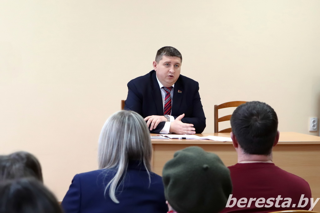Председатель Берестовицкого райисполкома Дмитрий Кадргулов встретился с населением агрогородка Пархимовцы