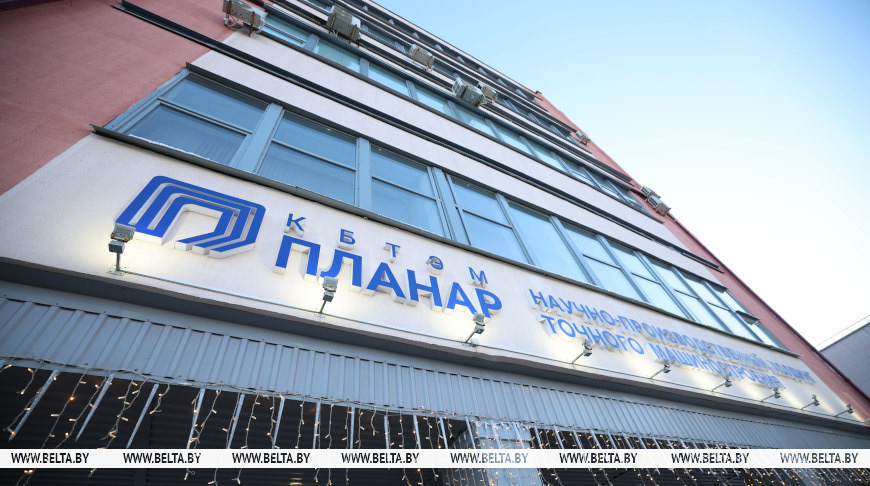 Александр Лукашенко в Минске дал старт работе уникального производства в сфере микроэлектроники
