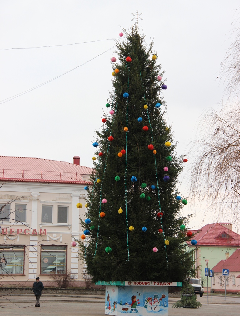Главная елка района установлена в Берестовице