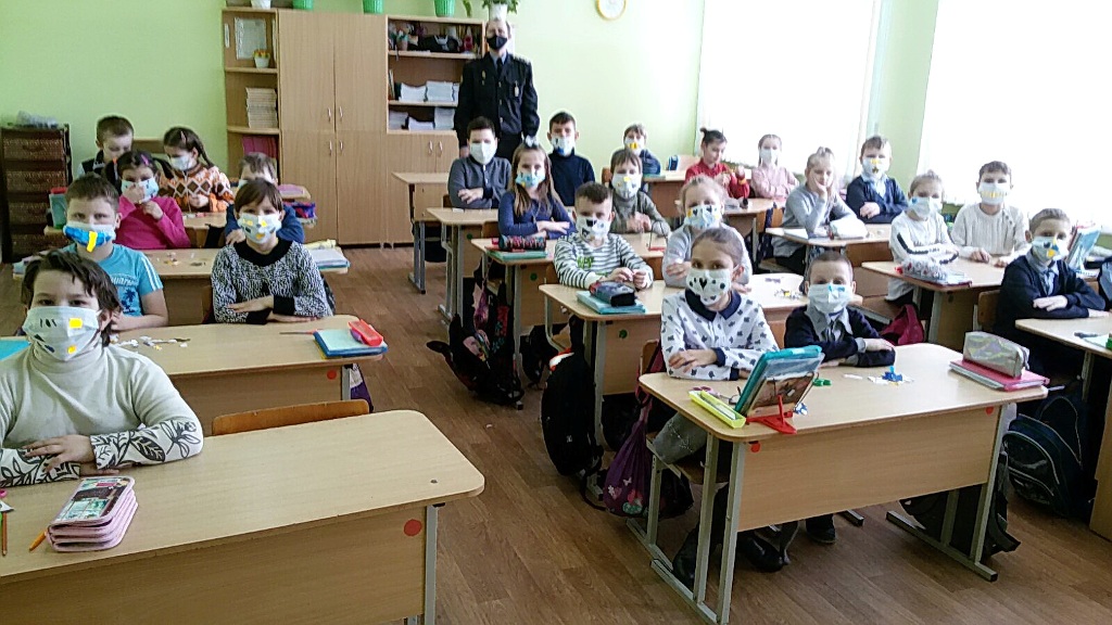 В рамках информационно-профилактической кампании «Безопасно вдвойне!» сотрудники ГАИ побывали в Большеберестовицкой средней школе