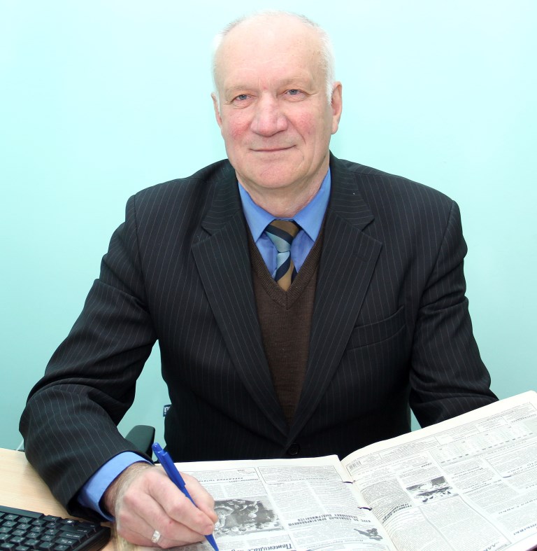 І СНІЦЦА МНЕ ГАЗЕТА…