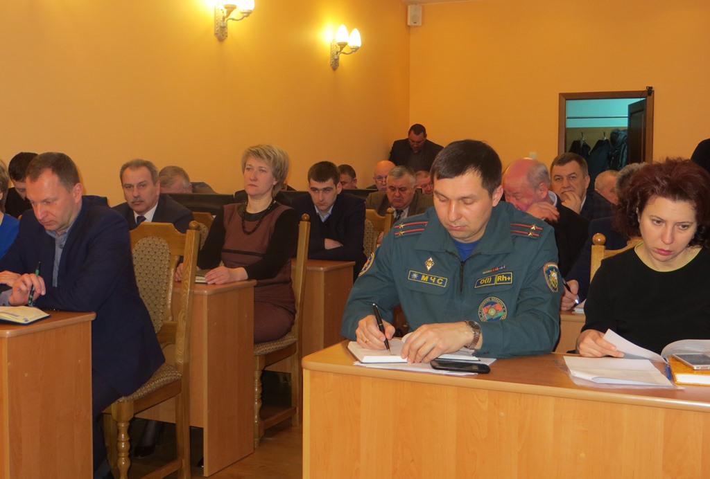 На очередном совещании у председателя райисполкома обсудили меры по подготовке к пожароопасному периоду и подвели итоги смотра-конкурса на лучшую организацию спортивной и физкультурно-оздоровительной работы