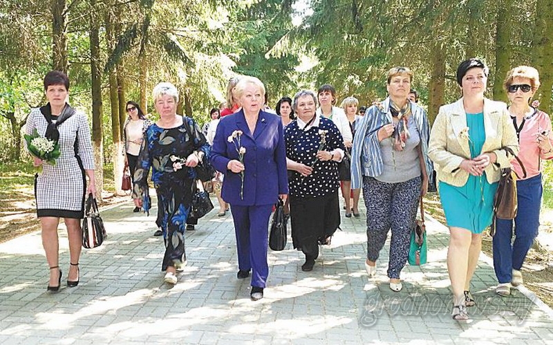 Лауреаты областного конкурса «Хозяйка усадьбы – хозяйка страны» принимали заслуженные поздравления