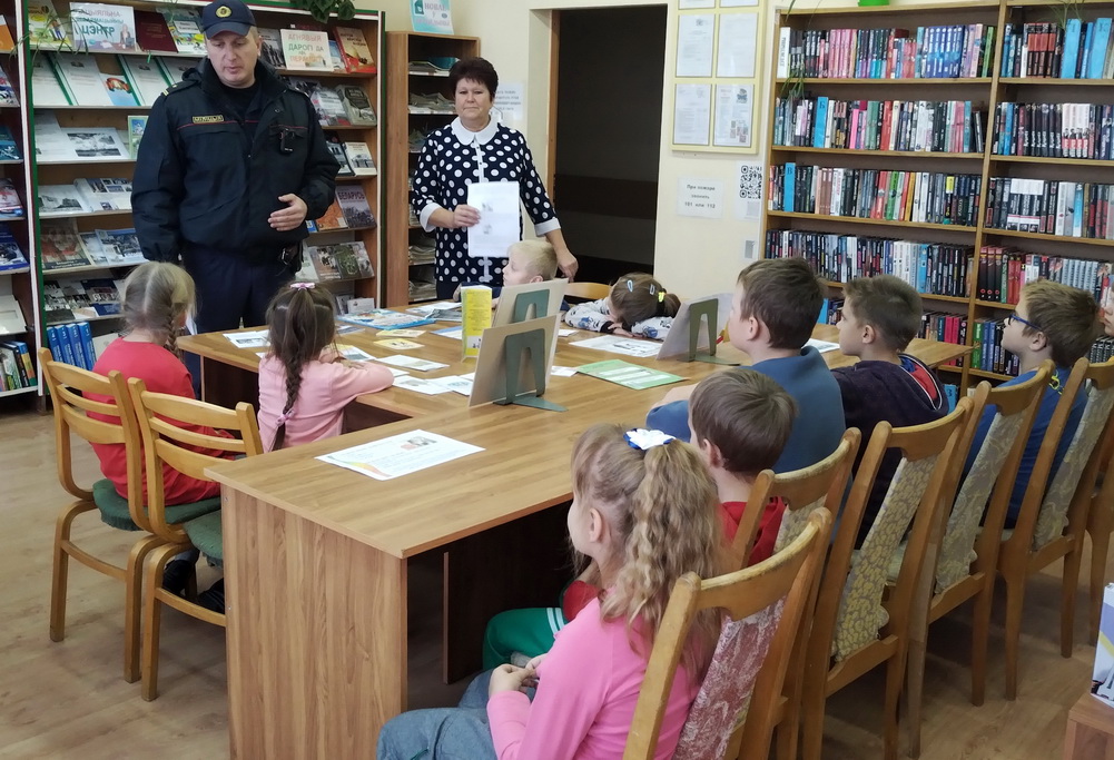Бяспечныя канікулы. У Малабераставіцкай бібліятэцы адбылася хвіліна юрыдычнай граматнасці