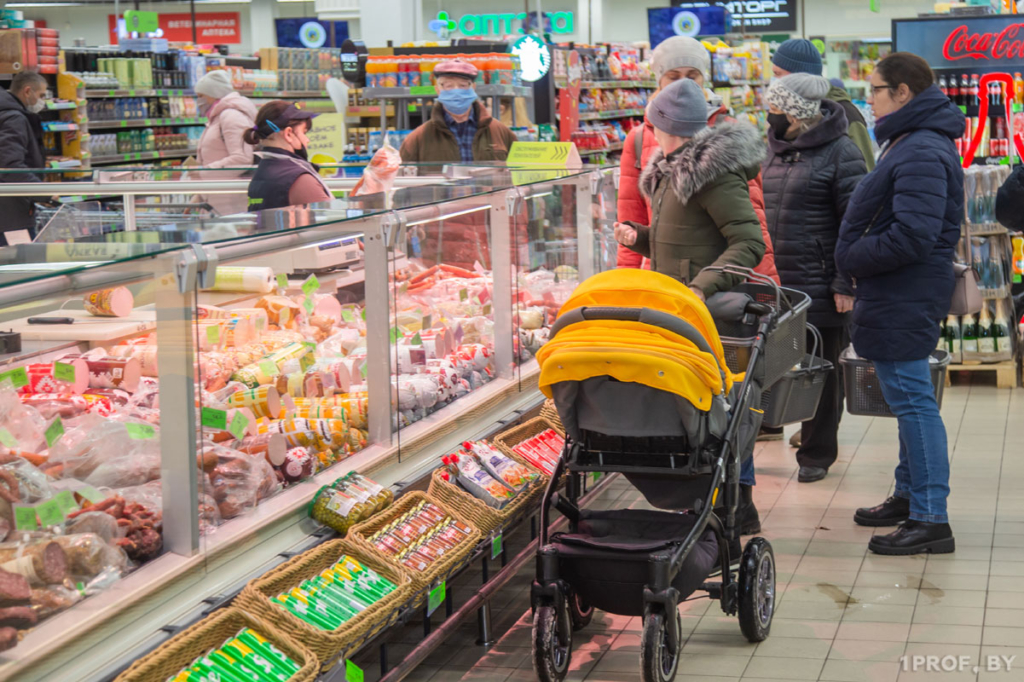 Сколько тратит одно белорусское домохозяйство в месяц?