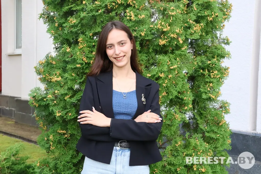 Саксофон как семейная традиция. Берестовичанка Любовь Антоненко вернулась на малую родину, чтобы  преподавать музыку детям