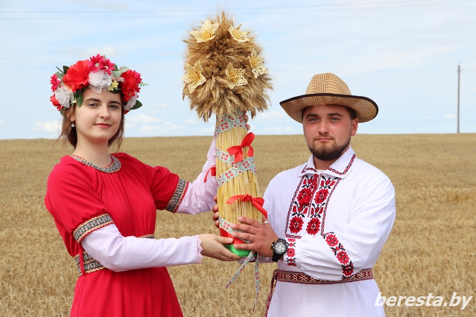 В РСУП «Олекшицы» провели народный обряд «Зажинки»