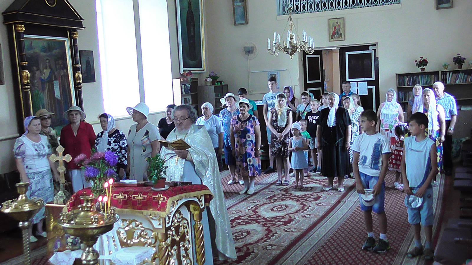 Крестный ход  -  ко всем поклонным крестам на приходе храма  святого великомученика Димитрия Солунского агрогородка Малая Берестовица