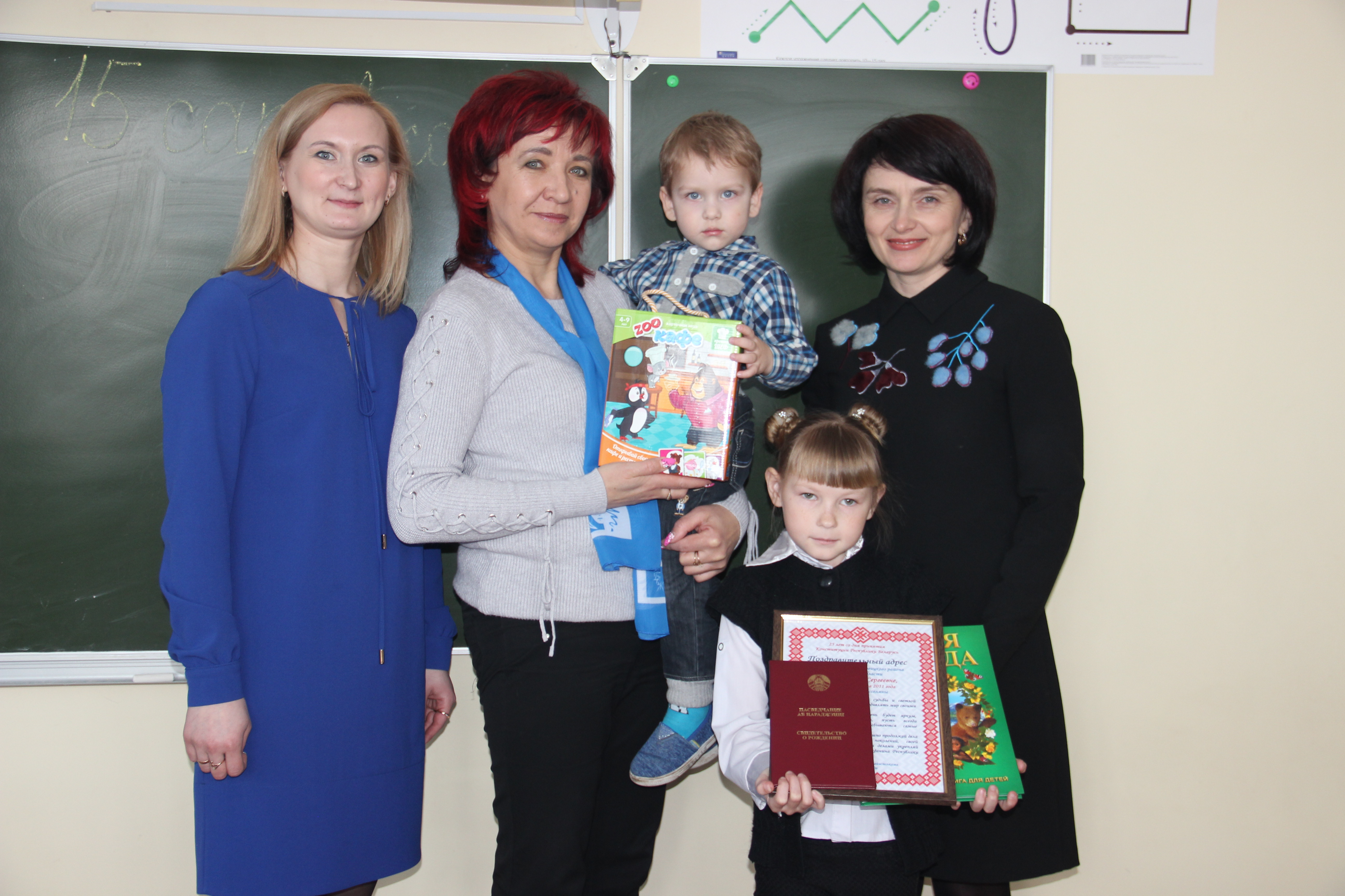 Бераставічане,  якія нарадзіліся ў Дзень Канстытуцыі, атрымалі віншаванні і падарункі