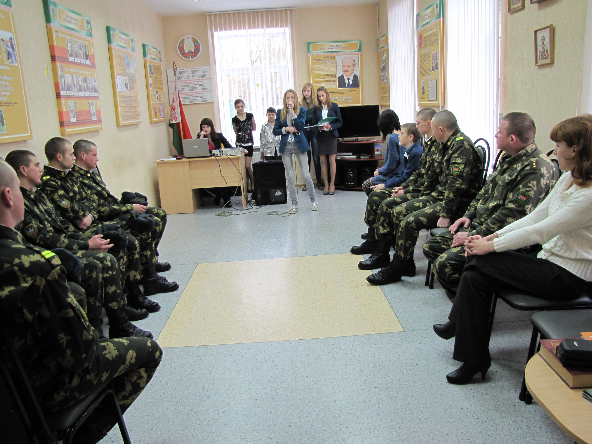 Вялікабераставіцкія школьнікі пабывалі на заставе з канцэртам