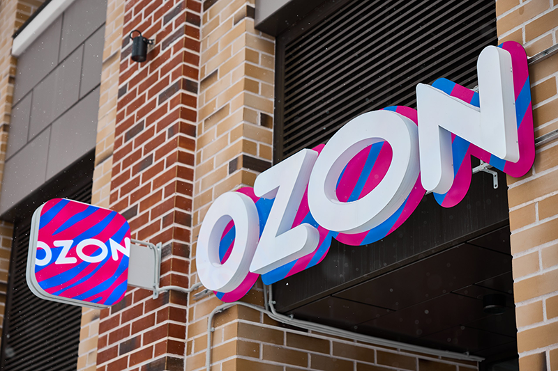 С белорусов начнут автоматически списывать чаевые для сотрудников Ozon