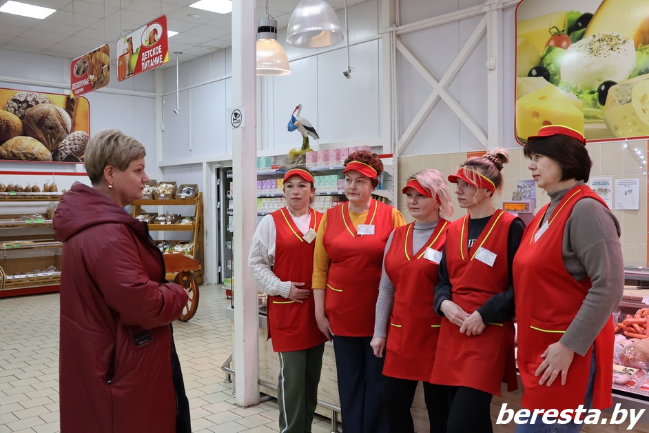 Заместитель председателя Берестовицкого райисполкома Алла Замировская провела встречу с коллективом магазина «Родны кут»