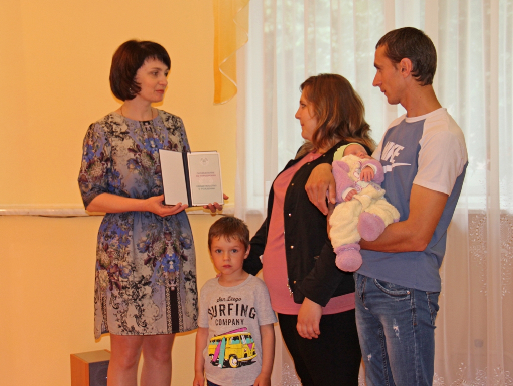 В канун Дня молодежи в отделе загс Берестовицкого райисполкома прошла акция «Молодежь – будущее страны»