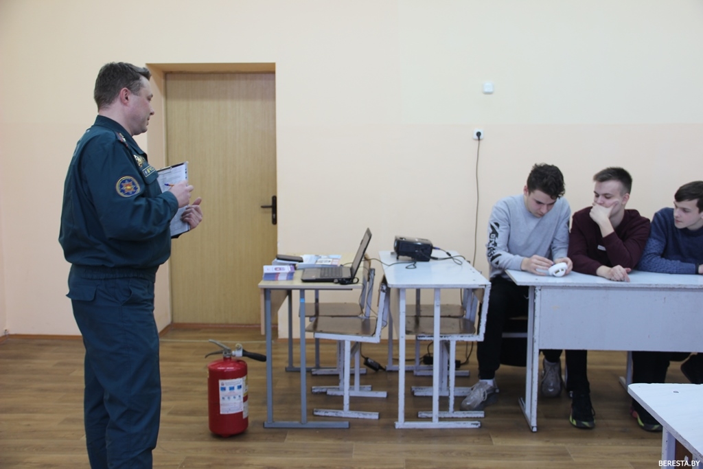 Берестовицкие спасатели провели 4-й этап акции «Безопасность – в каждый дом!»