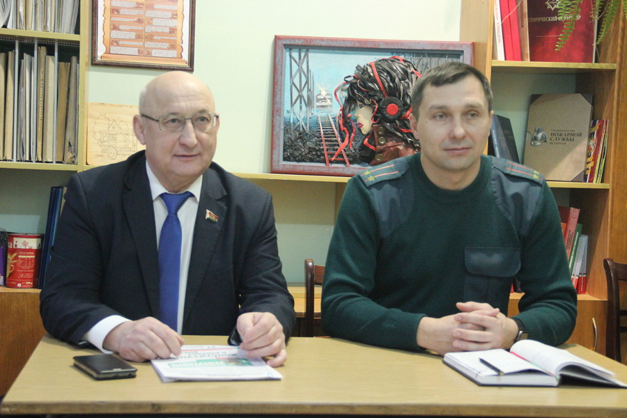 Председатель Берестовицкого районного Совета депутатов Михаил Писарик встретился с коллективом районного отдела по чрезвычайным ситуациям