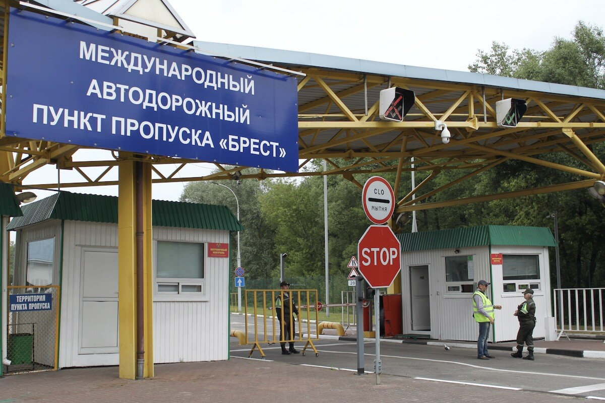В МНС раскрыли схему незаконного вклинивания в очередь на выезд из Беларуси
