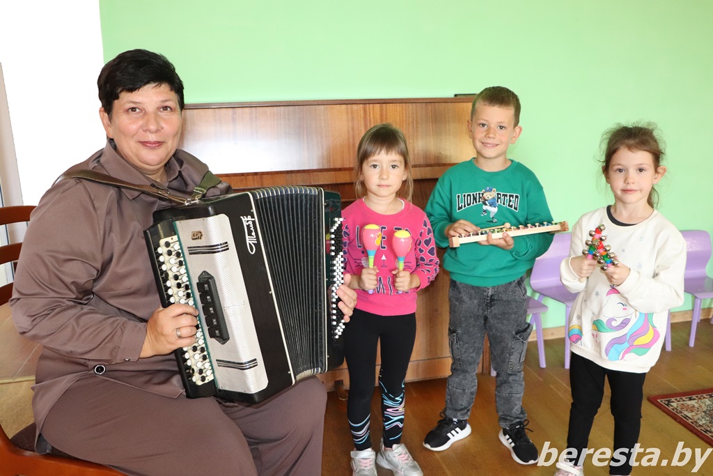 Оксана Дручинина из Большой Берестовицы открывает дошкольникам мир музыки