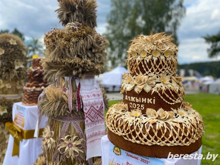 Фотофакт. В Малой Берестовице торжественно открылся районный фестиваль тружеников села "Дажынкі - 2025"