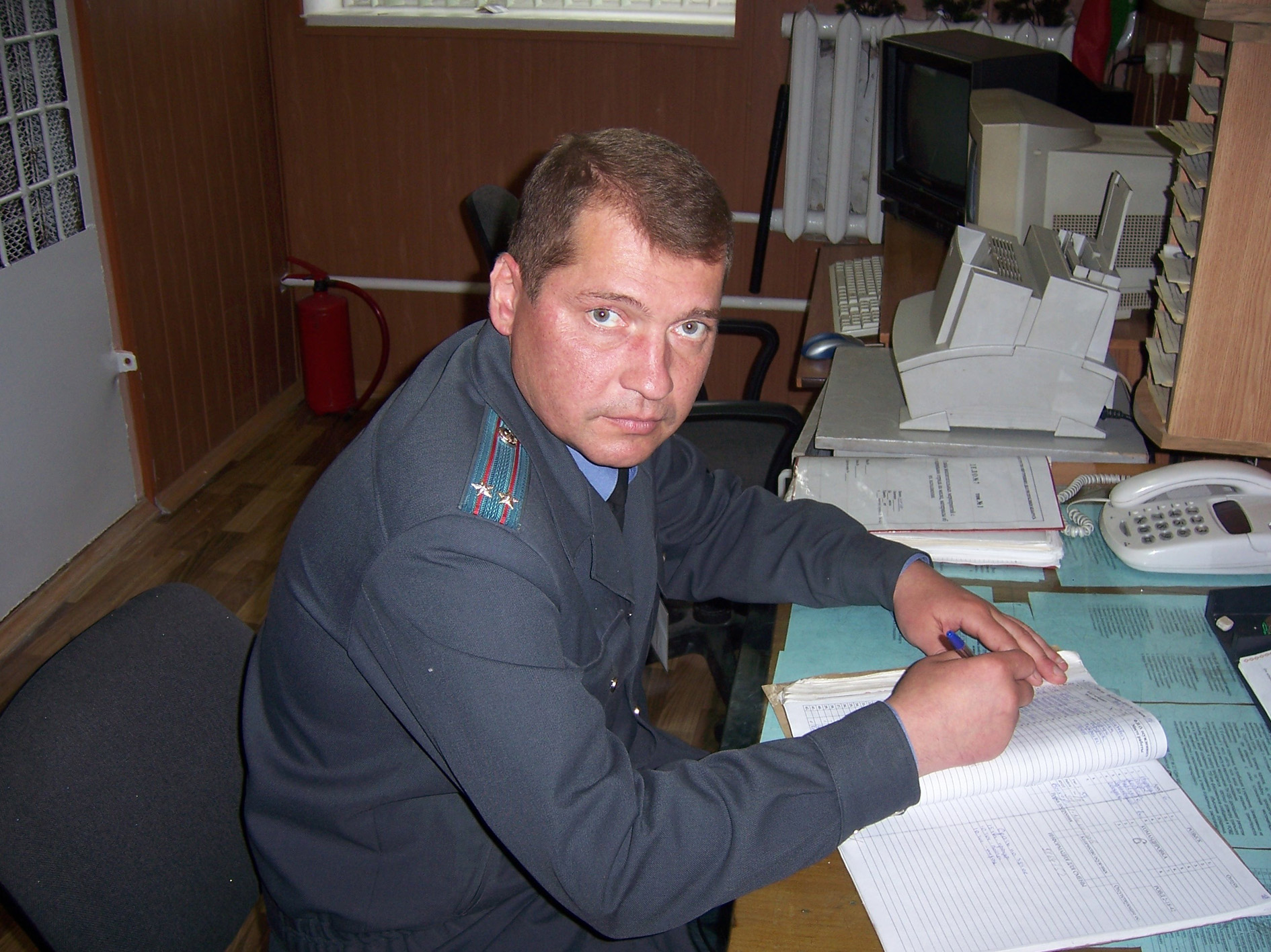 Обеспечивают надзор за   нарушителями закона