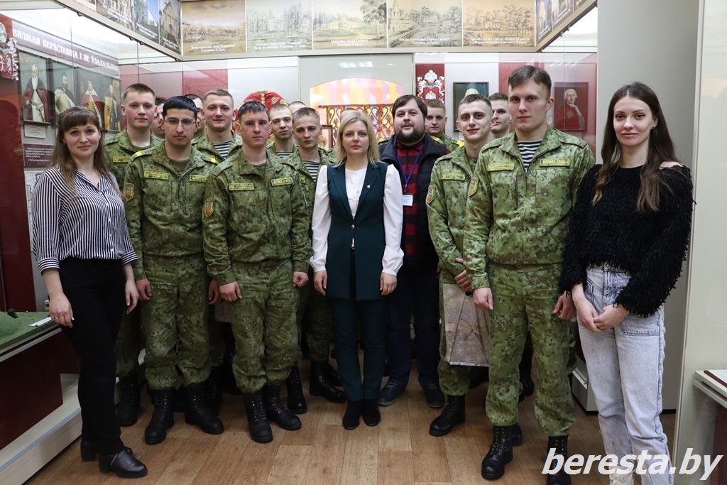 Праздничное мероприятие для военнослужащих пограничных застав Берестовитчины, посвященное Дню защитников Отечества и Вооруженных Сил Республики Беларусь состоялось в Музее Белки