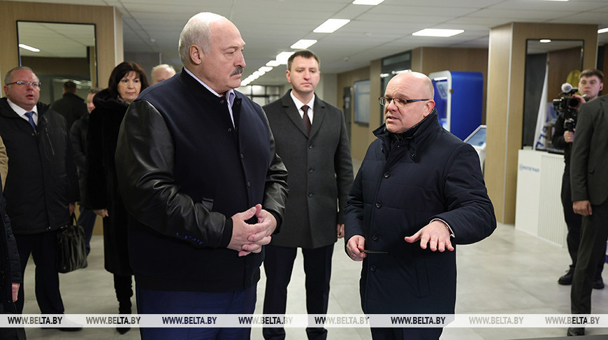 Александр Лукашенко посещает ОАО "ИНТЕГРАЛ" и знакомится с развитием отечественной микроэлектроники